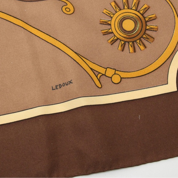 Hermès Paris "Carrossier" Silk Scarf
Designed by Philippe Ledoux - Picture 3 of 11